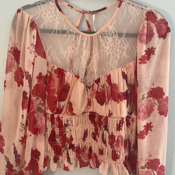 Free People Daphne blouse floral, smocked, lace detail, feminine, size large - Picture 7 of 10